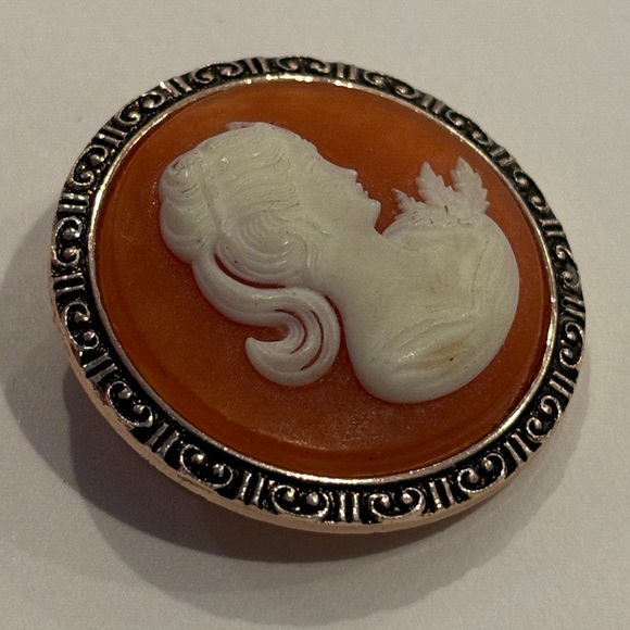 Vintage Western Germany Cameo Scarf Clip – 1" Round, Classical Lady Portrait - Picture 2 of 7